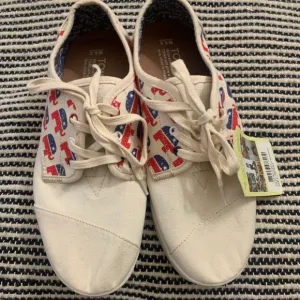 TOMS Republican Elephant Print Fashion Canvas Shoes Size 6.5