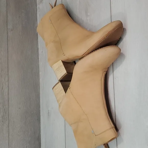 Toms Women Evie Comfort Leather Mid  Heels Boots shoes sz 10