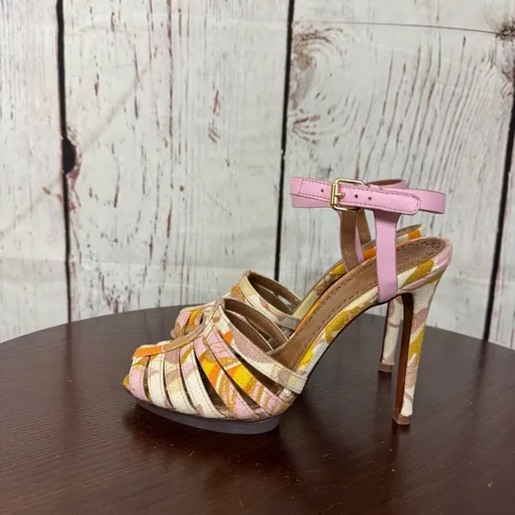 Tory Burch Muted Floral ankle strap strapoy 5”Heels size 7 Never worn