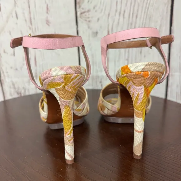 Tory Burch Muted Floral ankle strap strapoy 5”Heels size 7 Never worn