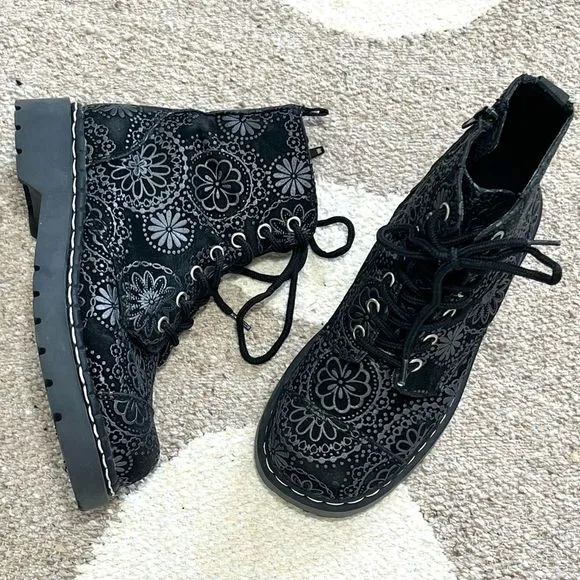 TUK Anarchic Black Doily Print 7 Eye Lace Up Combat Style Boots Size 6