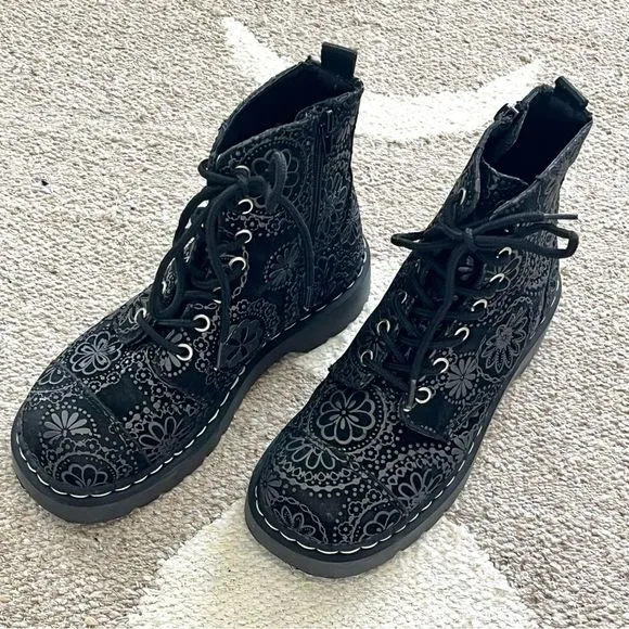 TUK Anarchic Black Doily Print 7 Eye Lace Up Combat Style Boots Size 6