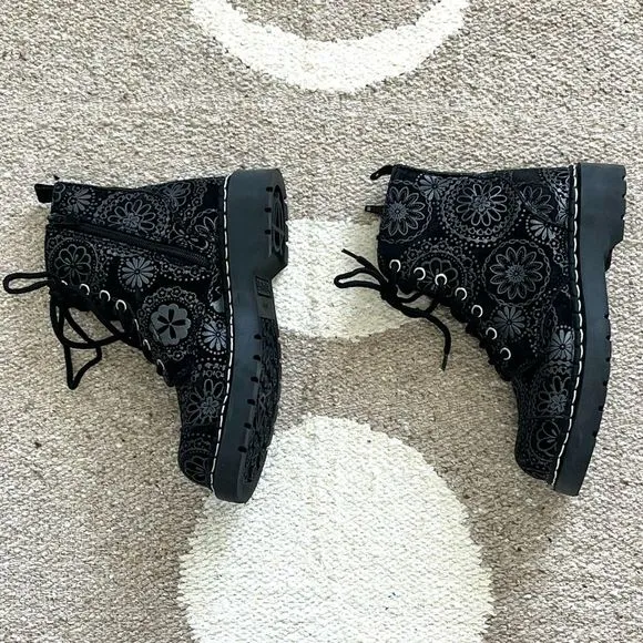 TUK Anarchic Black Doily Print 7 Eye Lace Up Combat Style Boots Size 6