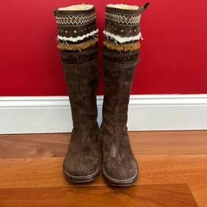 UGG AUSTRALIA 5547 Brown Tall Suede Sheepskin Boots Fringe Native Style Sz 8