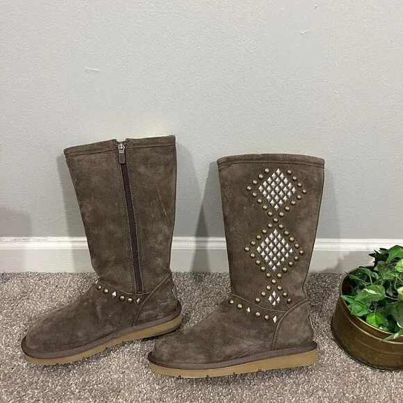 UGG Australia Avondale Brown Boots Sheepskin Lining Tall Size 6 Studs New