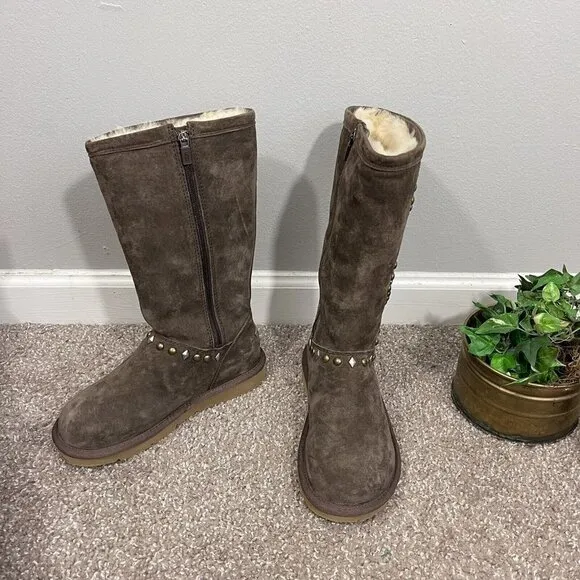 UGG Australia Avondale Brown Boots Sheepskin Lining Tall Size 6 Studs New
