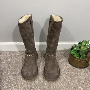 UGG Australia Avondale Brown Boots Sheepskin Lining Tall Size 6 Studs New