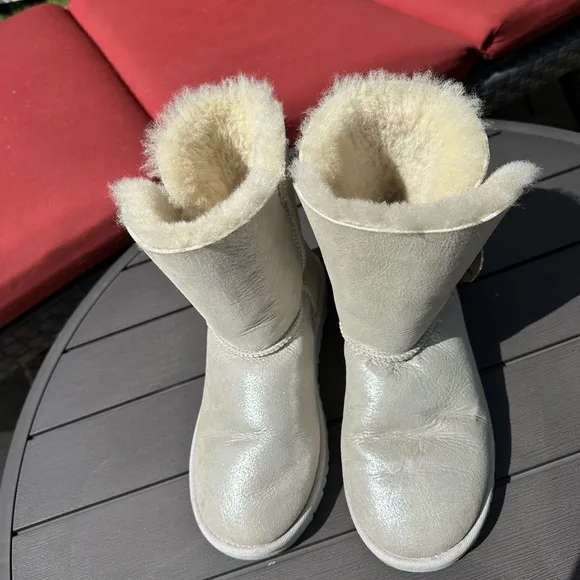 UGG AUSTRALIA DISNEY FROZEN ARENDELLE BLING BUTTON SILVER METALLIC BOOTS SIZE 4