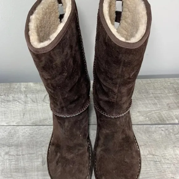 UGG Australia Haywell Women’s Chocolate Brown Suede Sheepskin Lined Boots Size 7
