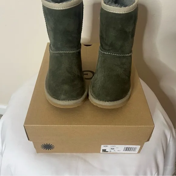 UGG Australia Kids Classic II Olive Green Suede Boots Girls Sz 12
