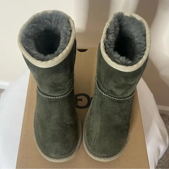 UGG Australia Kids Classic II Olive Green Suede Boots Girls Sz 12