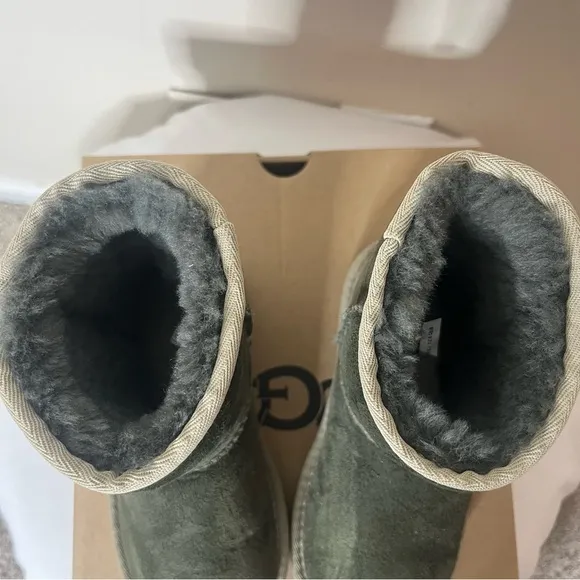UGG Australia Kids Classic II Olive Green Suede Boots Girls Sz 12