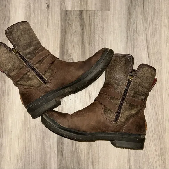 Ugg Australia Simmens Stout Brown Leather Womens Boot waterproof shoe size 8.5