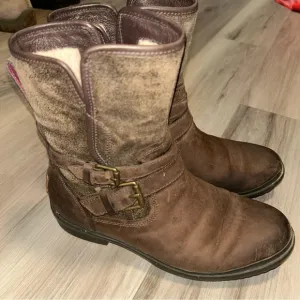 Ugg Australia Simmens Stout Brown Leather Womens Boot waterproof shoe size 8.5