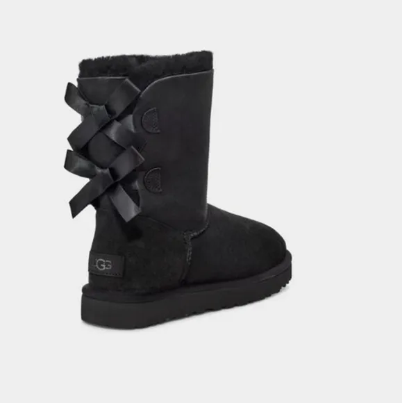 Ugg Australia Women Short Leather Sheepskin Bows Boots shoes sz 9