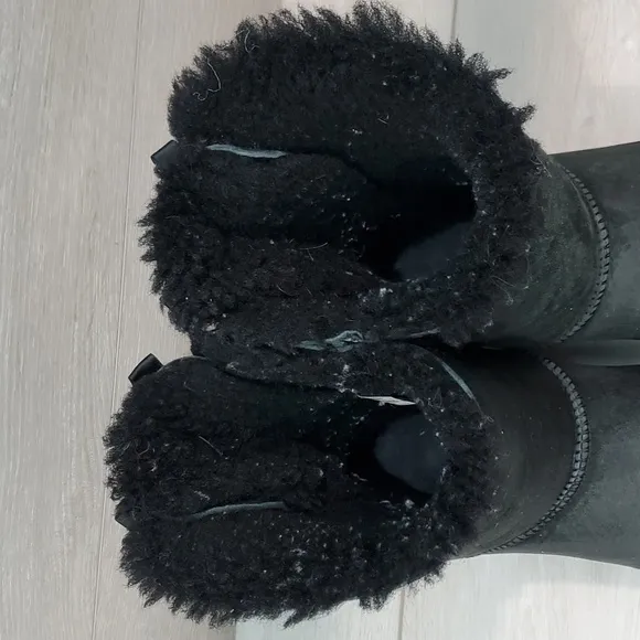 Ugg Australia Women Short Leather Sheepskin Bows Boots shoes sz 9