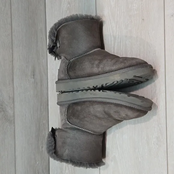 Ugg Australia Women Suede Insulated Lined Sheepskin Bow boots shoes sz 6
