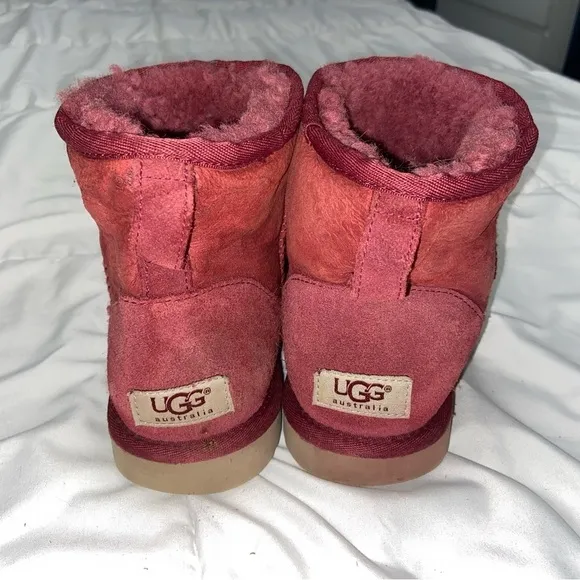 UGG Australia Womens 5854 Classic Short Shearling Lined Ankle Boots Size 8 Red