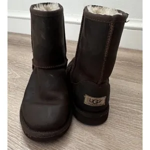 UGG Australian Bomber Short‎ Boots|Dark Brown|Sz 4