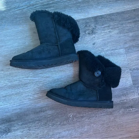 Ugg Bailey Button short boots