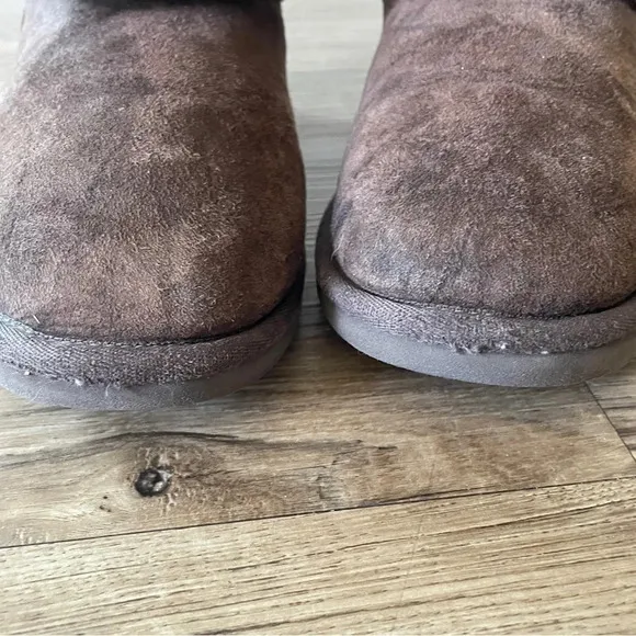 Ugg Bailey dark brown short button fold over boots size 5