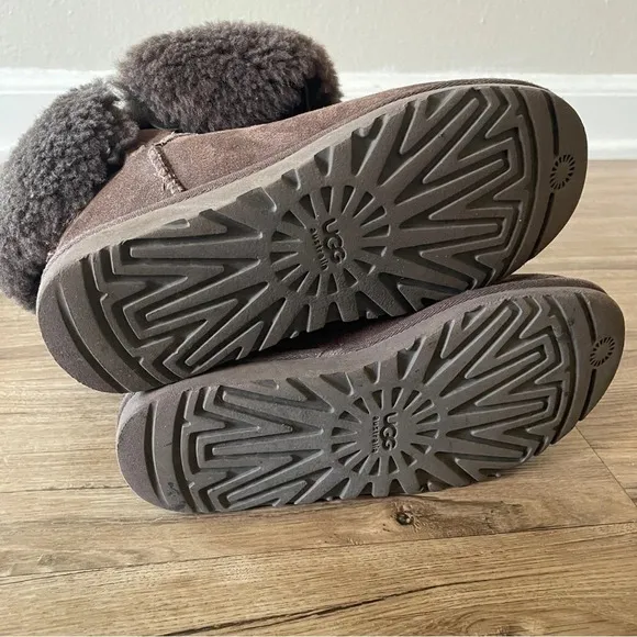 Ugg Bailey dark brown short button fold over boots size 5