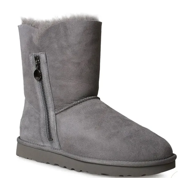 UGG Bailey Zip Short Grey Boots size 7 EUC