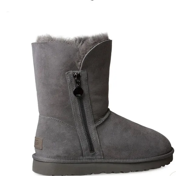 UGG Bailey Zip Short Grey Boots size 7 EUC