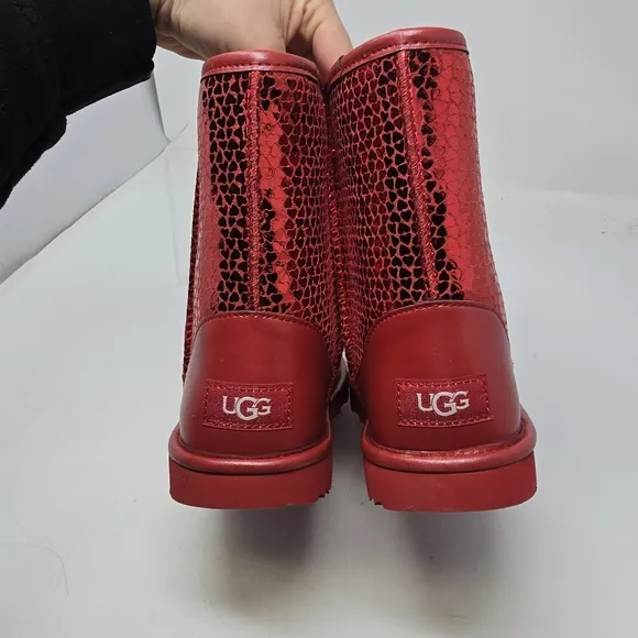 Ugg Big Girls Size 4 Classic Short II Gel Foil Hearts RED Sherpa Boots 1151613
