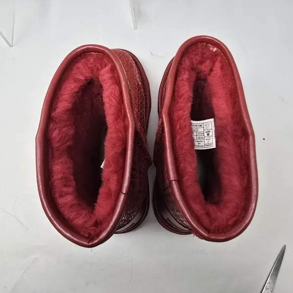 Ugg Big Girls Size 4 Classic Short II Gel Foil Hearts RED Sherpa Boots 1151613