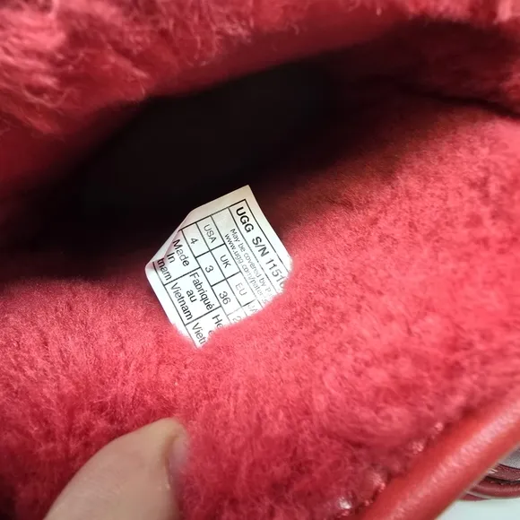 Ugg Big Girls Size 4 Classic Short II Gel Foil Hearts RED Sherpa Boots 1151613