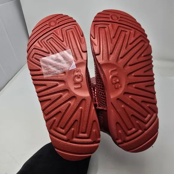Ugg Big Girls Size 4 Classic Short II Gel Foil Hearts RED Sherpa Boots 1151613