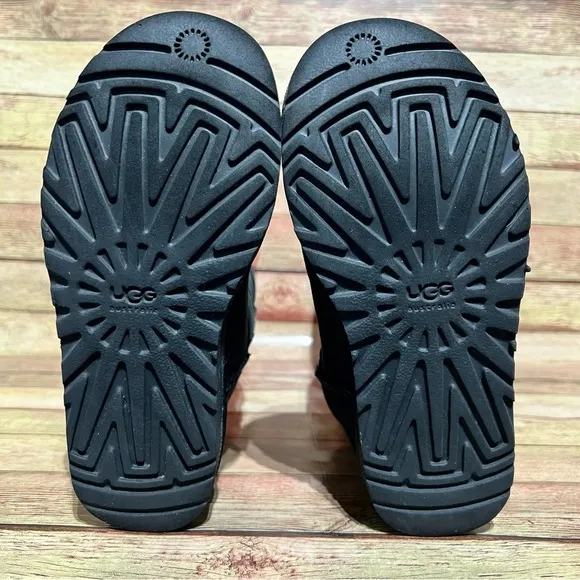 Ugg Black Classic Short ll Boots
