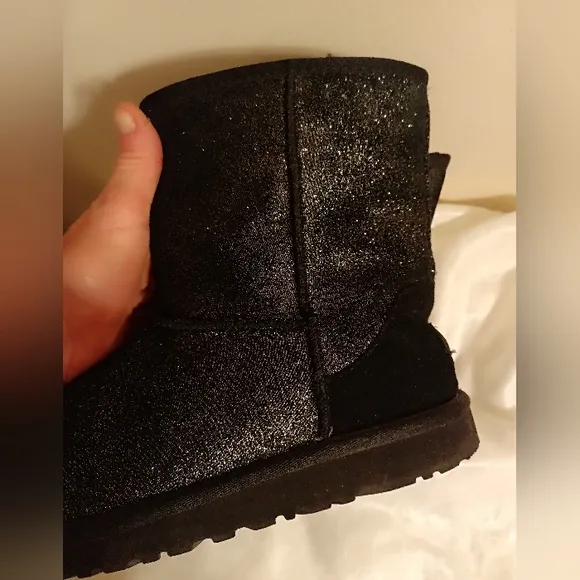 UGG black sparkle boots SN 1002806 size 5 classic short