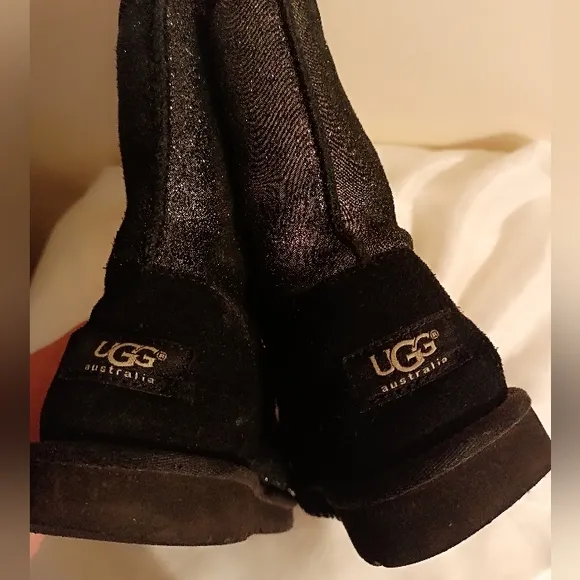 UGG black sparkle boots SN 1002806 size 5 classic short