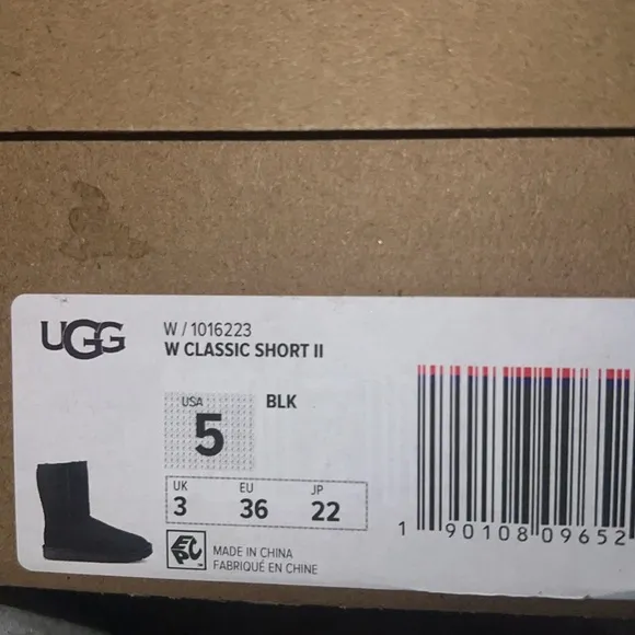UGG Black Women's Classic Ii Short Boots | NEW in BOX!!🖤❄️⛄️⛷️