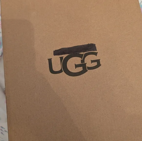 UGG boots 🩷 short Bailey bow Azalea New in box