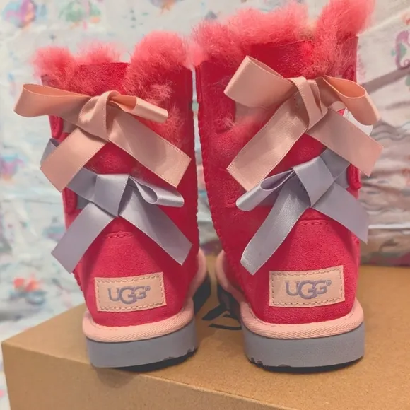 UGG boots 🩷 short Bailey bow Azalea New in box