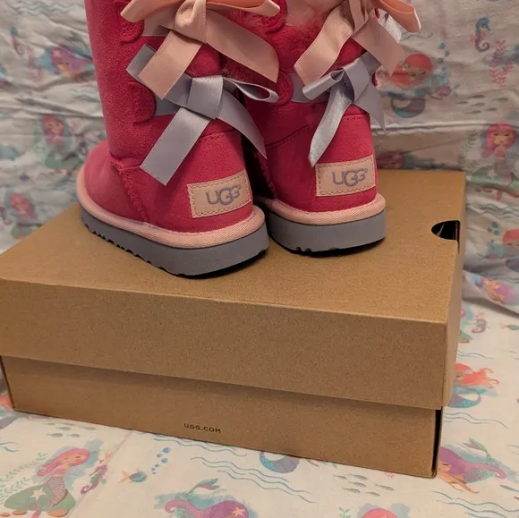 UGG boots 🩷 short Bailey bow Azalea New in box