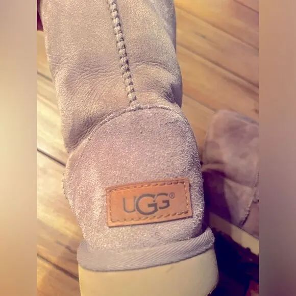 UGG Boots Classic Short 1/2 calf in burnt cedar; SIZE 8