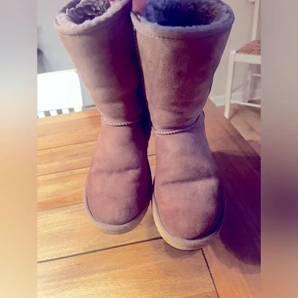 UGG Boots Classic Short 1/2 calf in burnt cedar; SIZE 8