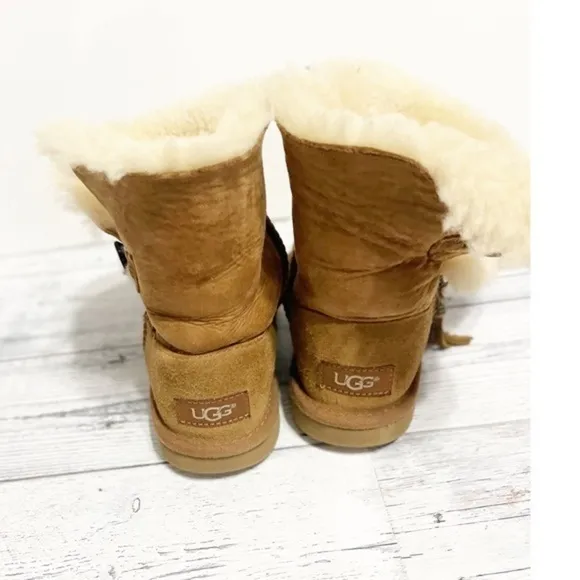 Ugg Button Short Suede Boots Sz 2