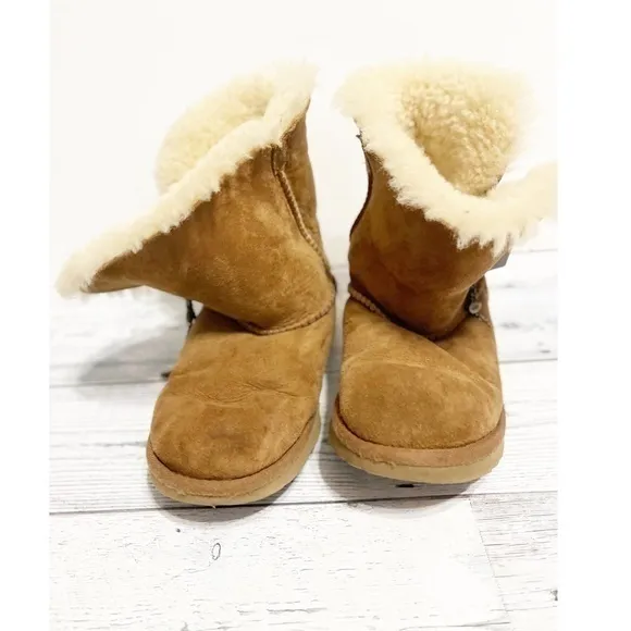 Ugg Button Short Suede Boots Sz 2