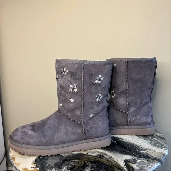 Ugg Classic Short Blossom Gray Boot Women’s 7
