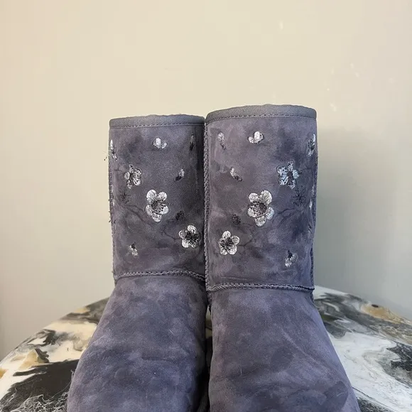 Ugg Classic Short Blossom Gray Boot Women’s 7