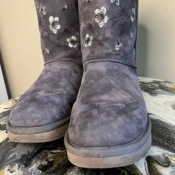Ugg Classic Short Blossom Gray Boot Women’s 7