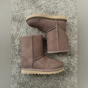 UGG Classic Short Leather Water Resistant Boots Brown