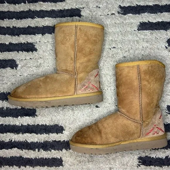 UGG Classic Short Rustic Weave Brown Boots women’s shoe size 6