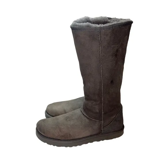 UGG Classic Tall II Woman Shoes Size 9