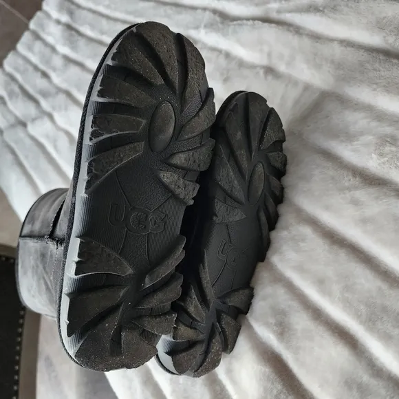 UGG Essential Short Leather Black Boots